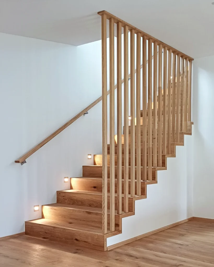 Treppenverkleidung mit Geländer und integrierter Beleuchtung – Treppen und Treppenverkleidungen vom Tischler im Waldviertel.